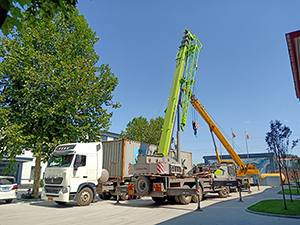 印度尼西亞的石膏粉生產線已全部裝箱運抵港口，印尼的朋友坐等收貨吧。我們的安裝人員已準備就緒，整裝待發(fā)。